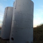 Vasche da 420 hl in vetroresina coibentate su basamento di cemento